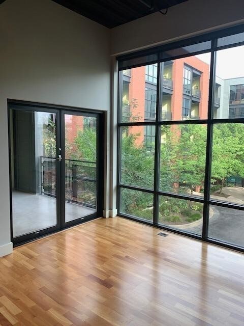 Building Photo - 350 E Short St