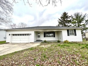 Building Photo - 7800 Lyn Dr