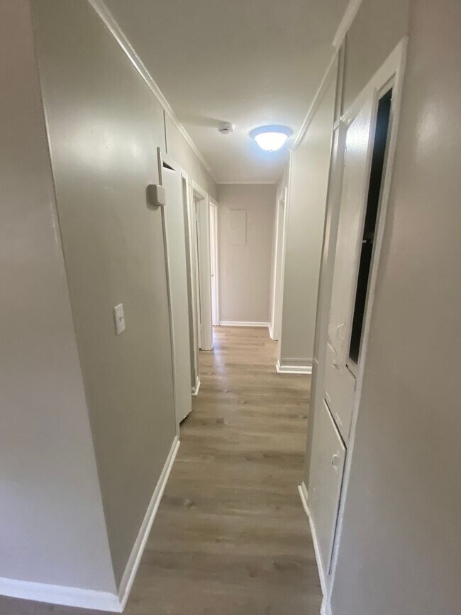 Building Photo - **AVAILABLE NOW**Midtown Columbus, GA 3 Bedroom / 1 Bathroom Home for