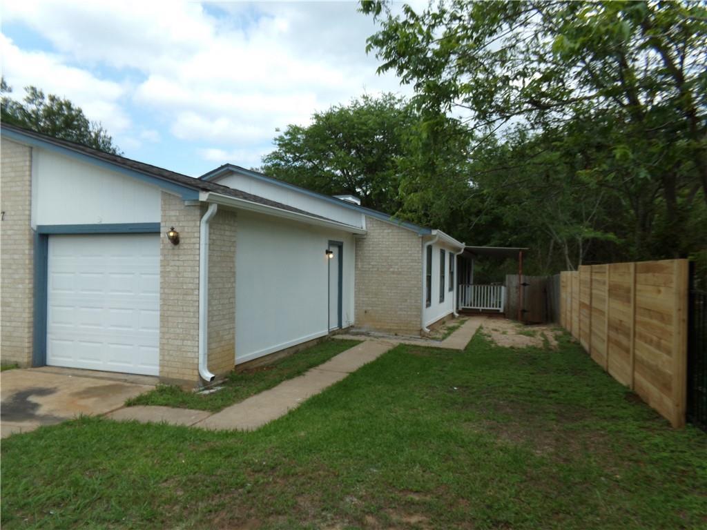 817 Lloyd Ln, Elgin, TX 78621 Townhouse for Rent in Elgin, TX