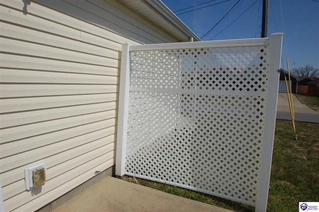 Building Photo - 105 N Osprey Ct