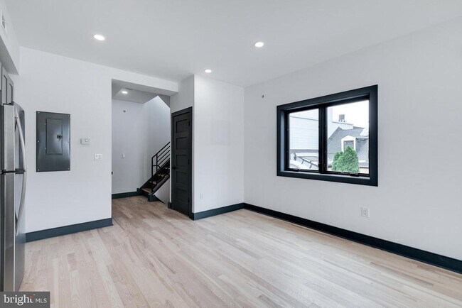 Foto del edificio - 555 N Lawrence St