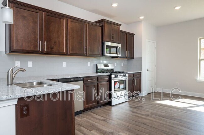 Foto del edificio - 702 Butterfly Lk Ct