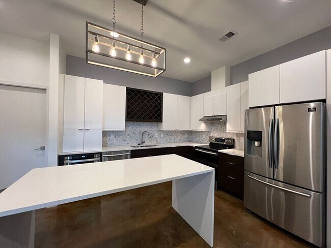 Foto del edificio - 448 Frontline Cove