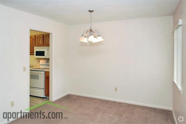 Dining Room - Briar Manor