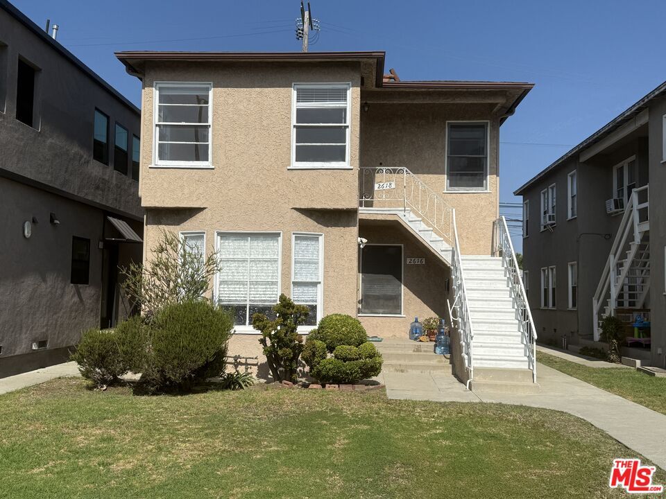 Primary Photo - 2618 S Barrington Ave