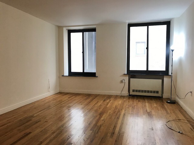 Primary Photo - 295 Park Ave
