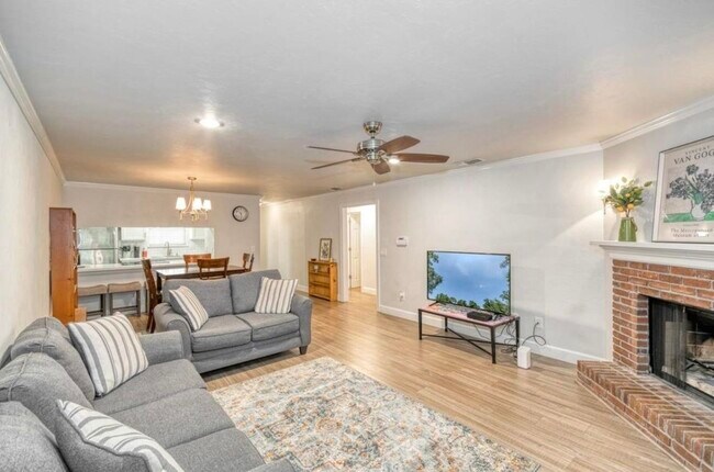 Foto del edificio - 814 Jamestown Ct