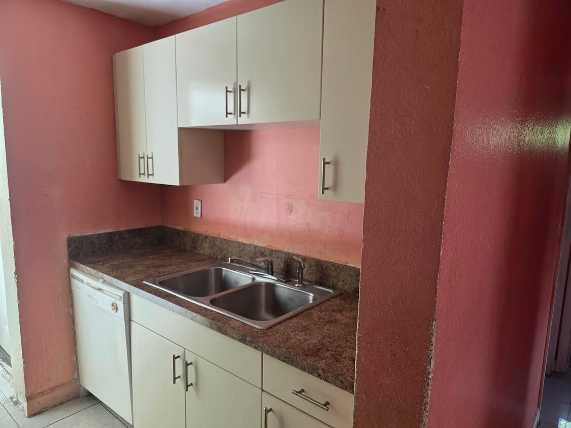 Photo - 1543 NW 10th Pl (Fort Lauderdale, FL)