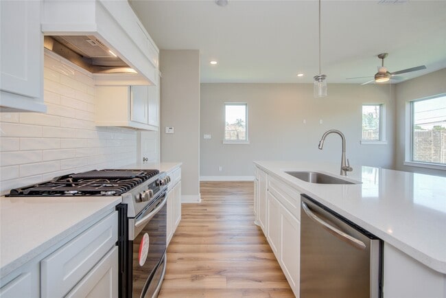 Building Photo - 1204 Kiefer Hill Way
