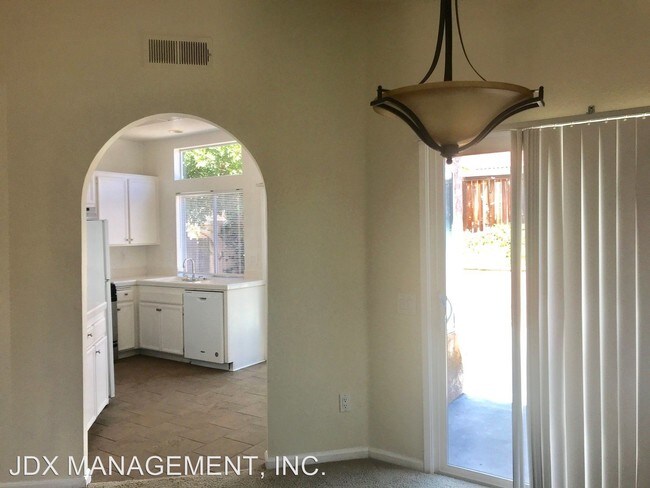 Building Photo - 3 br, 2 bath House - 1202 CORTE CIELO