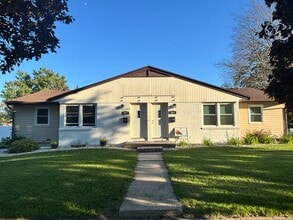 Building Photo - 2047 Ravine St