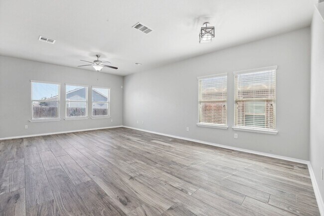 Foto del edificio - 3 Bedroom Single Family in Buda