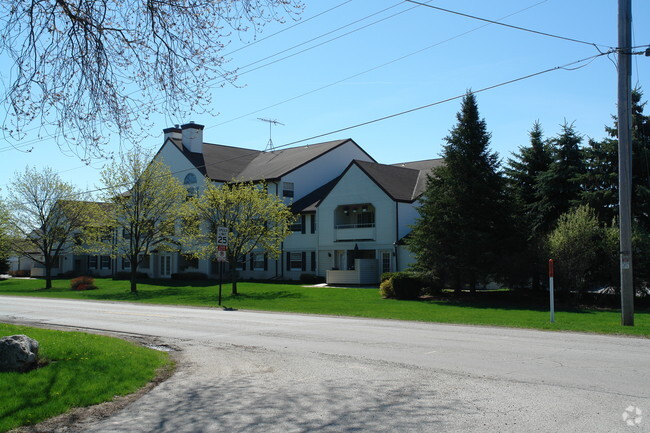 Building Photo - Courtyard Apartments