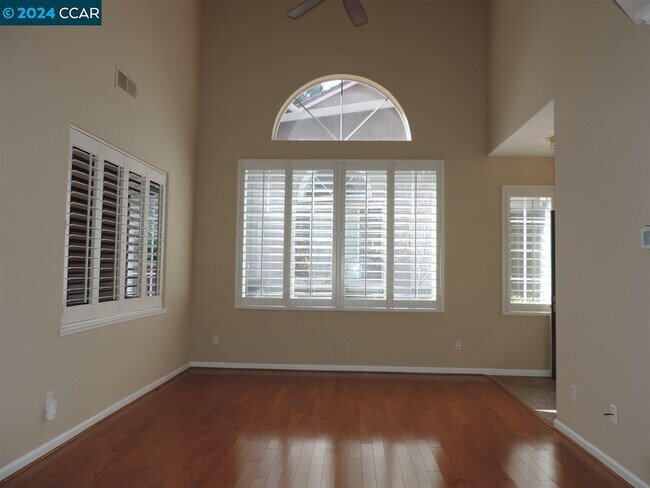 Foto del edificio - 219 Forest Creek Ln