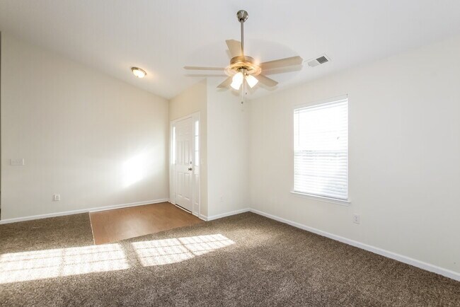 Foto del edificio - 4102 Hunters Trail Dr
