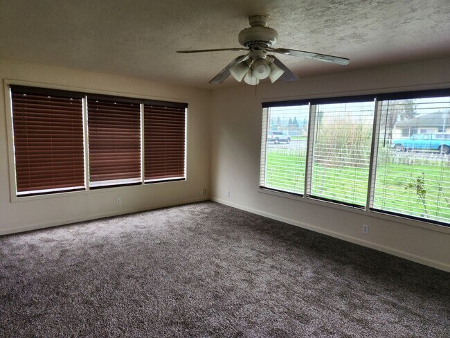 Foto del edificio - 3-Bedroom 1 1/2-Bathroom home in Creswell