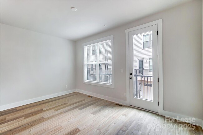 Foto del edificio - 525 W Tremont Ave