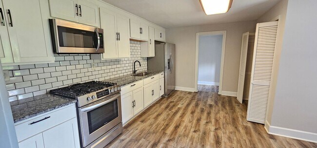 Foto del edificio - 1+Acre in the country! 2 bed/1.5 Bth- NO C...