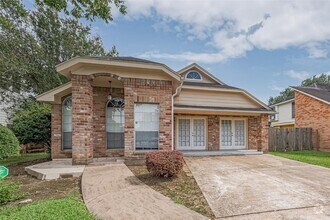 Building Photo - 15827 Beechnut St