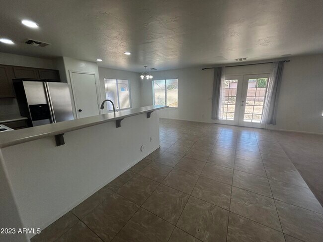 Foto del edificio - 15449 W Mercer Ln