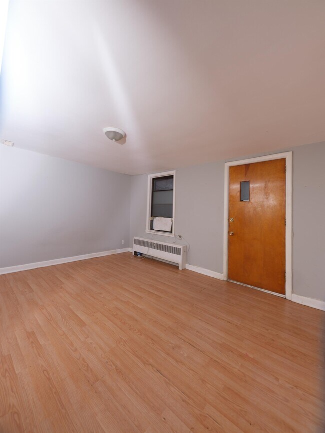 Building Photo - 115 Dalhousie St