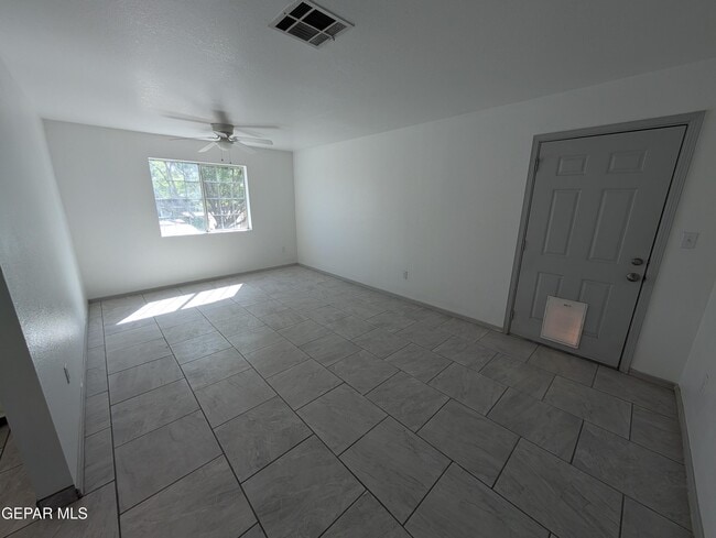 Building Photo - 120 Encino Drive