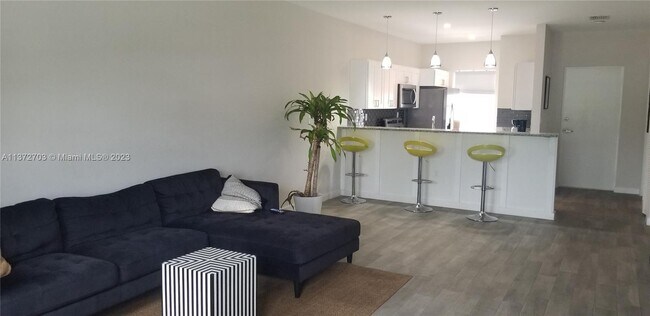 Foto del edificio - 305 Foster Rd