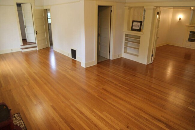Building Photo - 3 bed 2 bath on OSU Campus