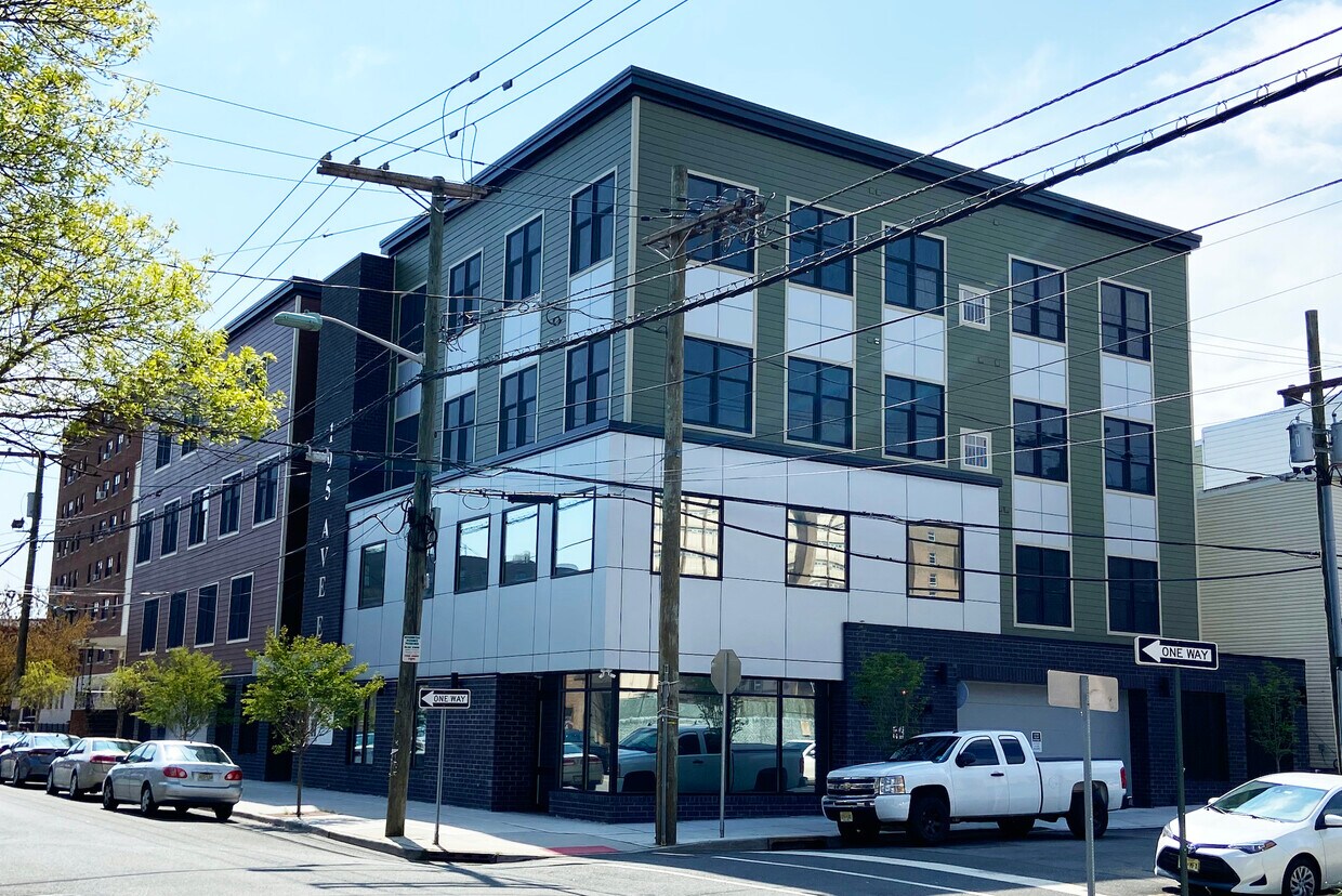 Building Photo - 195 Ave E