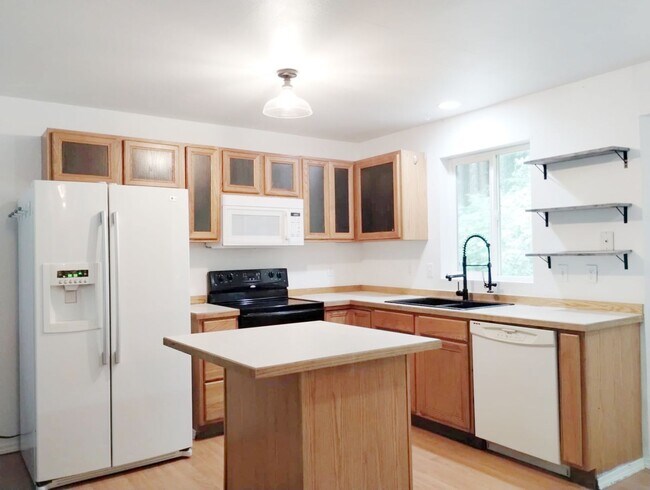 Building Photo - 3bd 2ba at the beach