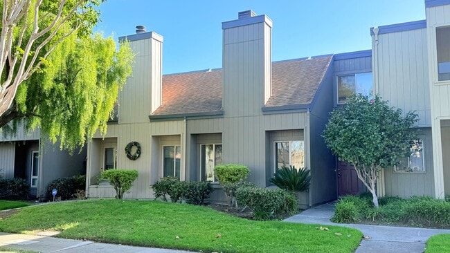 Photo - 1092 Melrose Ave House