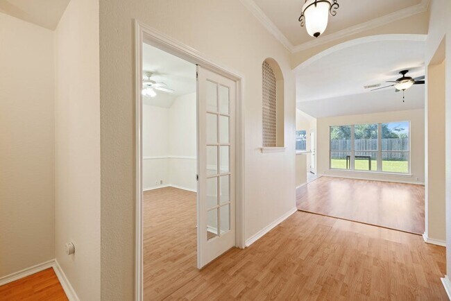 Building Photo - 2008 Autumn Fire Dr