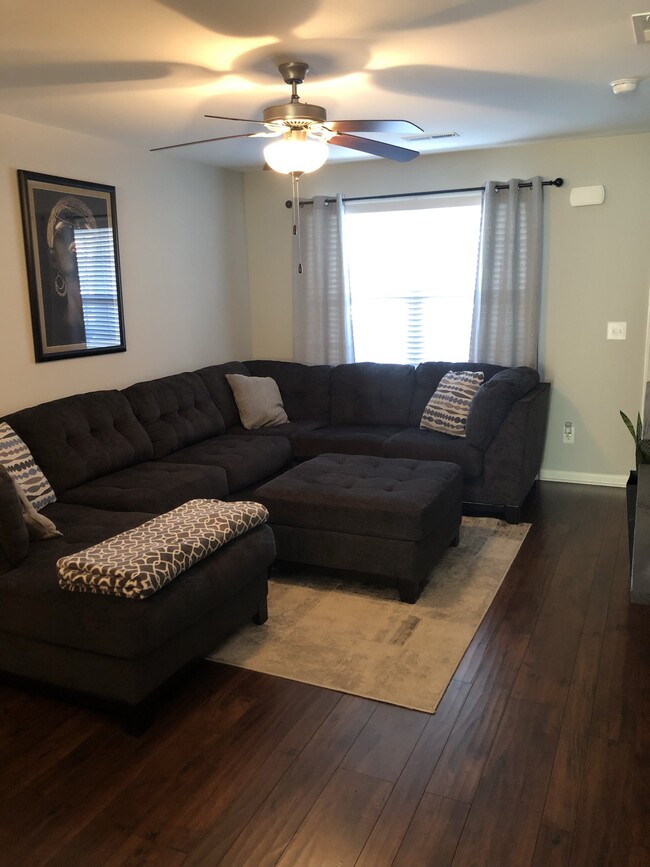 Foto del edificio - 185 Cobblestone Place Dr