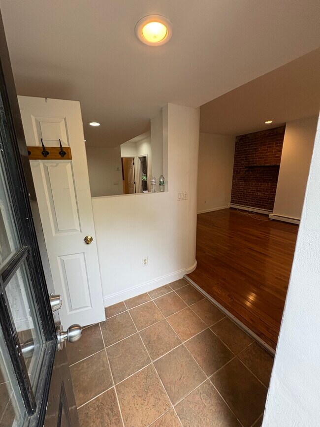 Building Photo - 390 Riverway