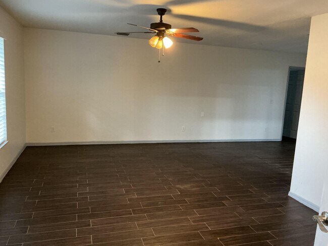 Foto del edificio - 362 SW Thornhill Dr