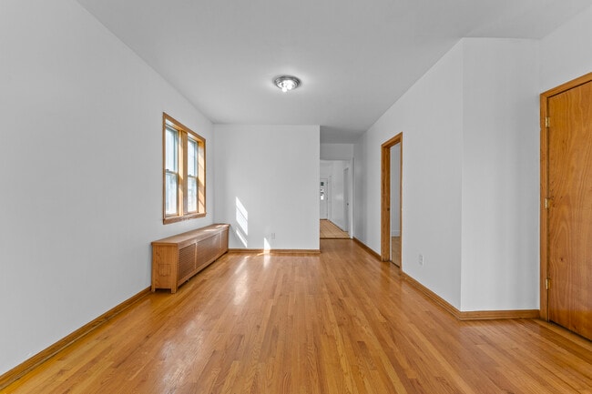Building Photo - 4634 S Sawyer Ave