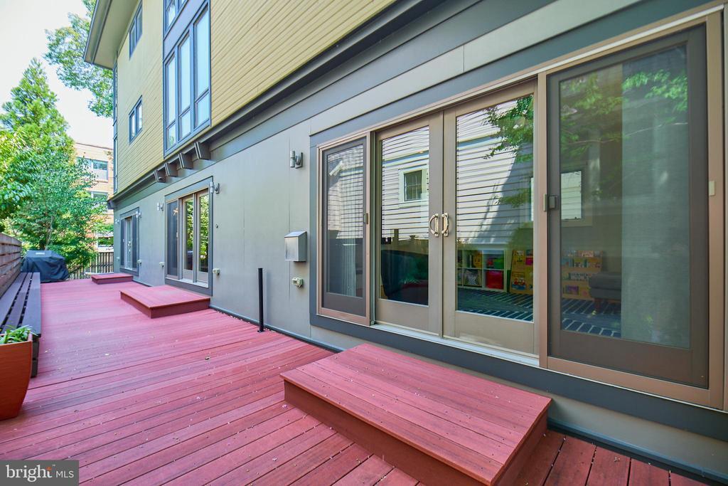 Primary Photo - 711 N Barton St