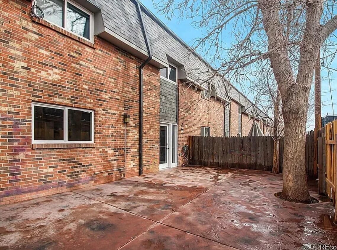 Primary Photo - "Spacious 3-Bed, 2-Bath Condo Retreat in P...