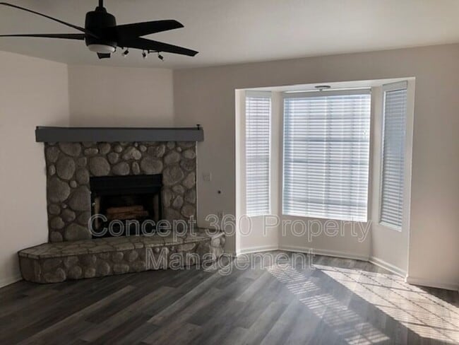 Building Photo - 4517 E Lavante St
