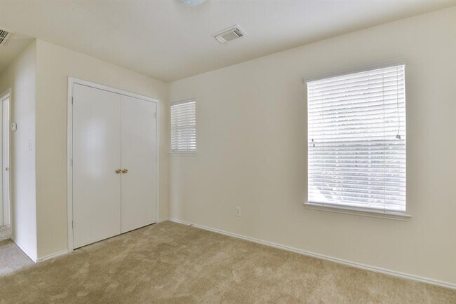 Building Photo - 5719 Clerkenwell Dr