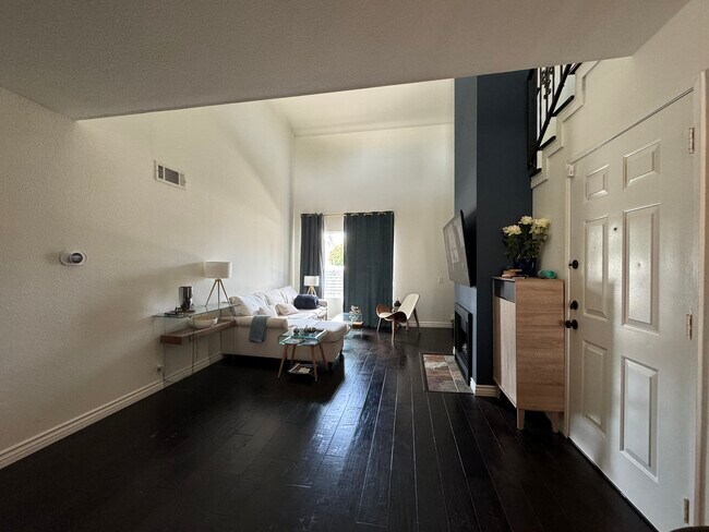 Foto del edificio - 10960 Bluffside Dr