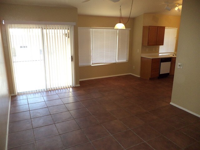 Foto del edificio - 1214 E Artesian Way