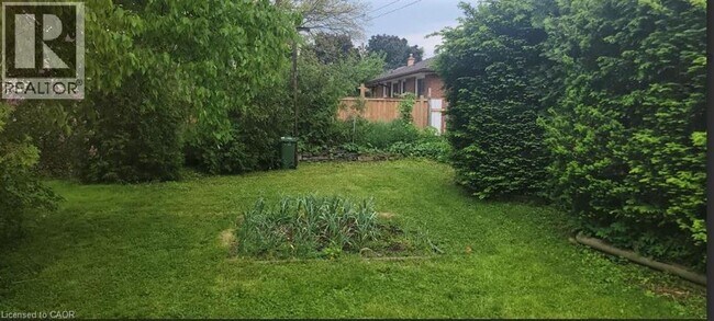 Photo du bâtiment - 51 E 16th St