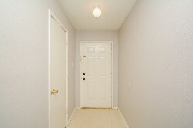 Building Photo - 6835 Lower Arrow Dr