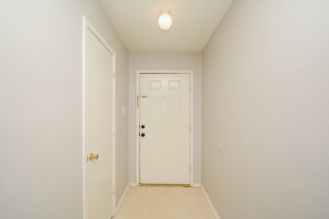 Foto del edificio - 6835 Lower Arrow Dr