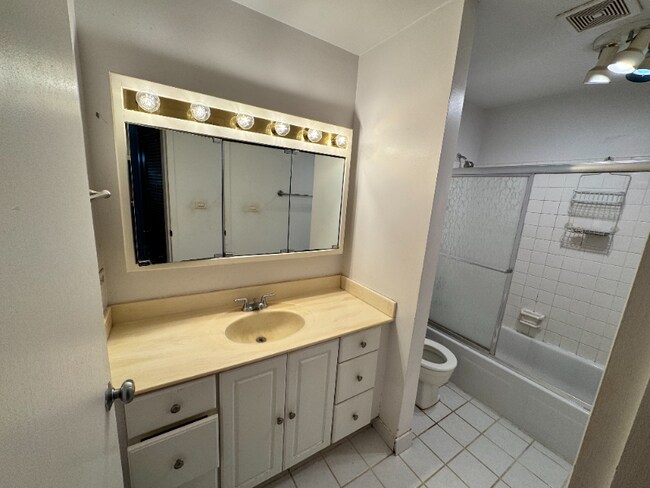 Foto del edificio - 6139 Knoll Wood Rd