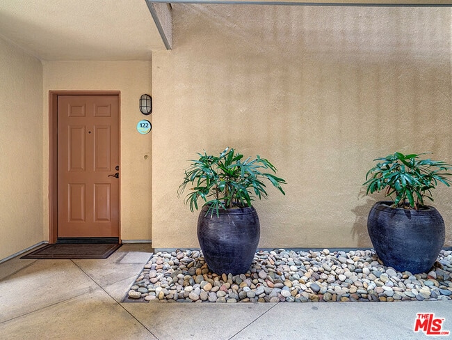 Building Photo - 6020 S Seabluff Dr