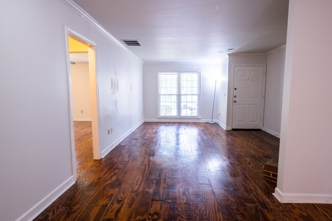 Photo - 2496 Leeshire Rd Townhome
