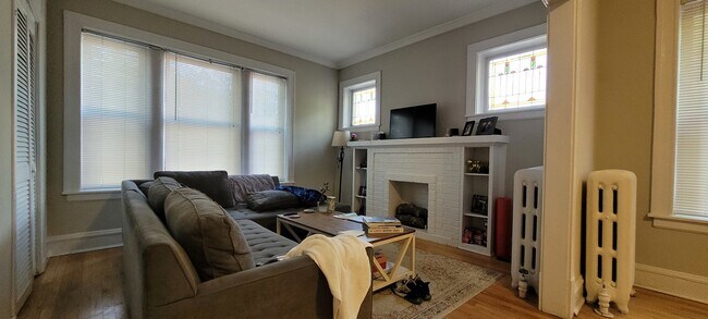Building Photo - 5061 N Ashland Ave